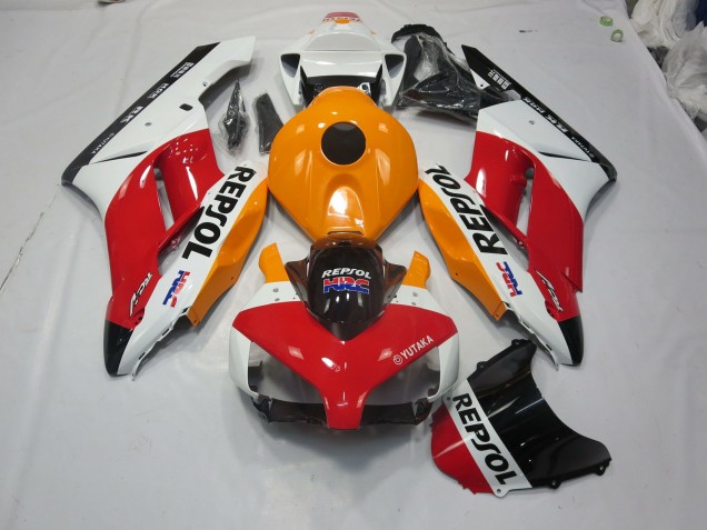 04-05 White Repsol CBR1000RR Fairings 04-05 White Repsol CBR1000RR Fairings